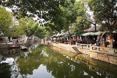 《星际：异端先知》光头女主最爱玩《真人快打1》